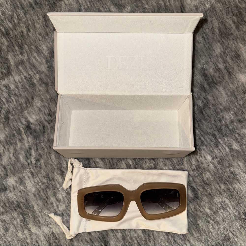 DEZI Read the Room Sunglasses - Picture 4 of 5